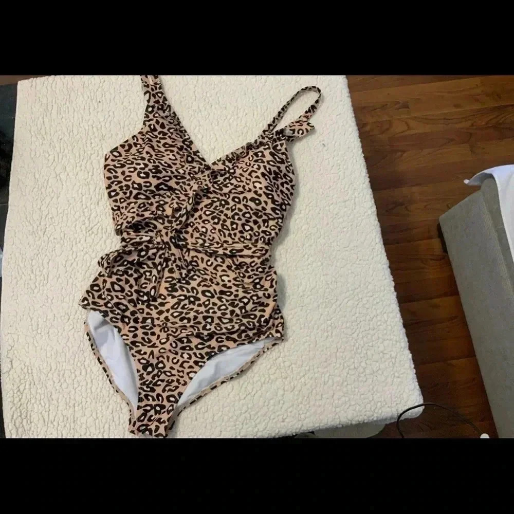 Leopard print one piece swimsuit with removable belt. 2XL